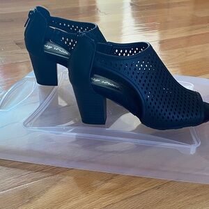 Easy Street Black Cutout Heeled Shoe / Sandal